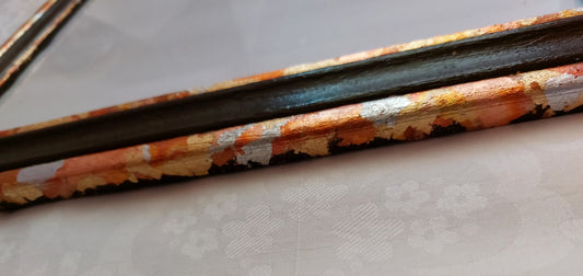 Handbemalter Rahmen mit Metallblättern verziert, braun